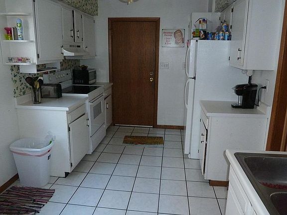5th image of 425 N 13th Ave E