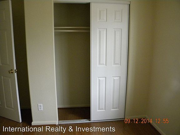 3rd image of 640 E 87th St