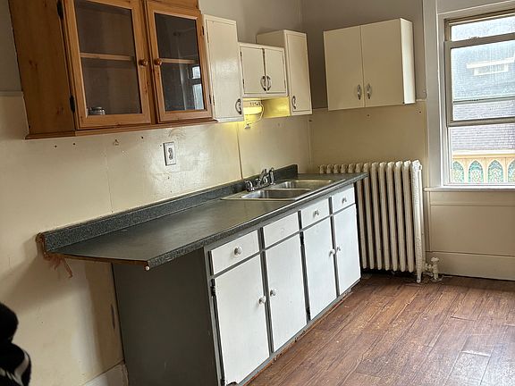 4th image of 1246 W Arch St #2