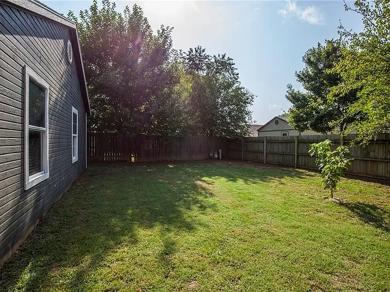 2504 SE 3rd St — Photo 15