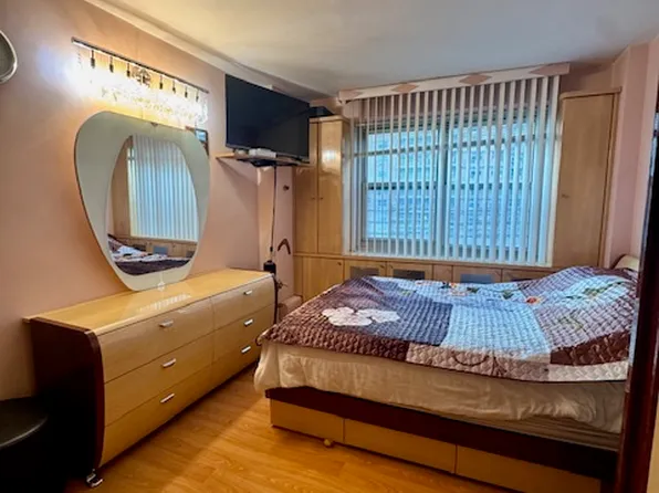 448 Neptune Avenue image 11 of 15