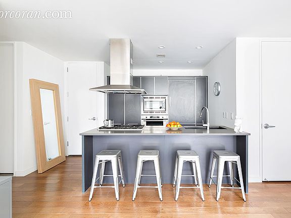 5th image of 70 Berry St #4B