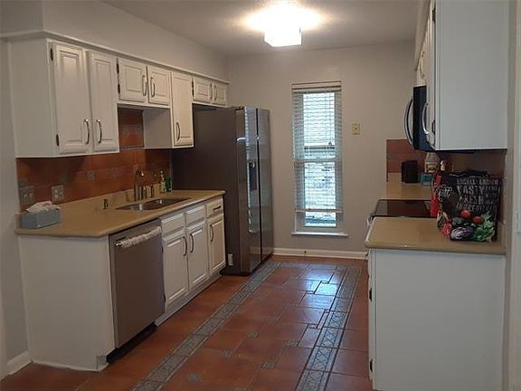 4th image of 1014 Rolling Brook Ln