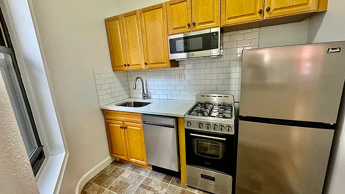 Rented by HOLTON REAL ESTATE INC. | media 2