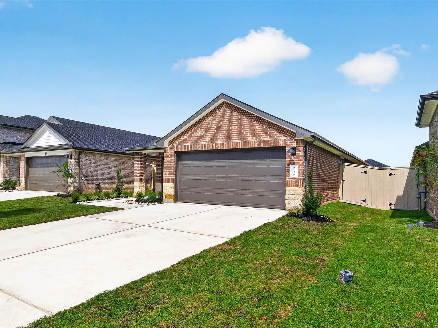 3 bed, 2.0 bath, 1396 sqft, $2,350 — Photo 4