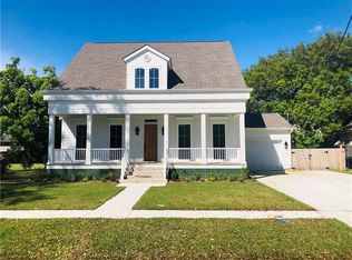 40 Chatham Dr, New Orleans, LA 70122