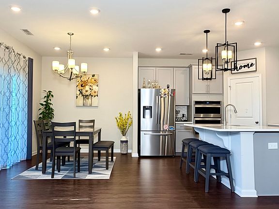 3rd image of 104 Sweet Vine Way