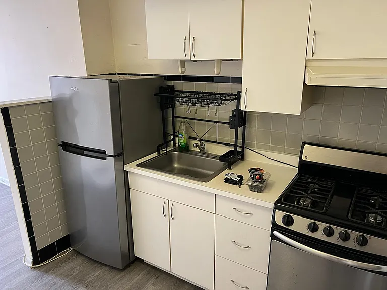 912 Pine St #3F — Photo 3