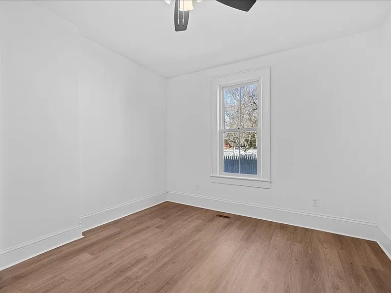 258 Maryland Ave — Photo 10