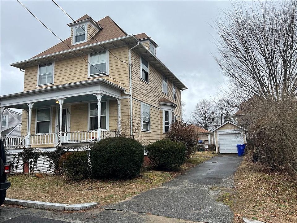 2nd image of 15 Pearl Ave E