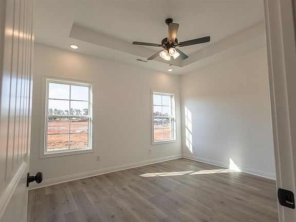 5th image of 2661 Cedrus Ave