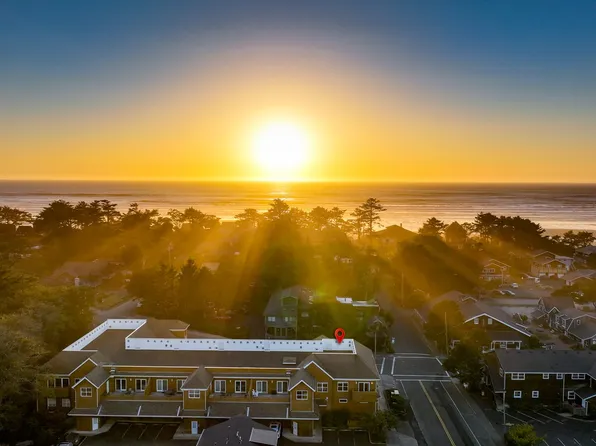 123 S Hemlock St #201, Cannon Beach, OR 97110