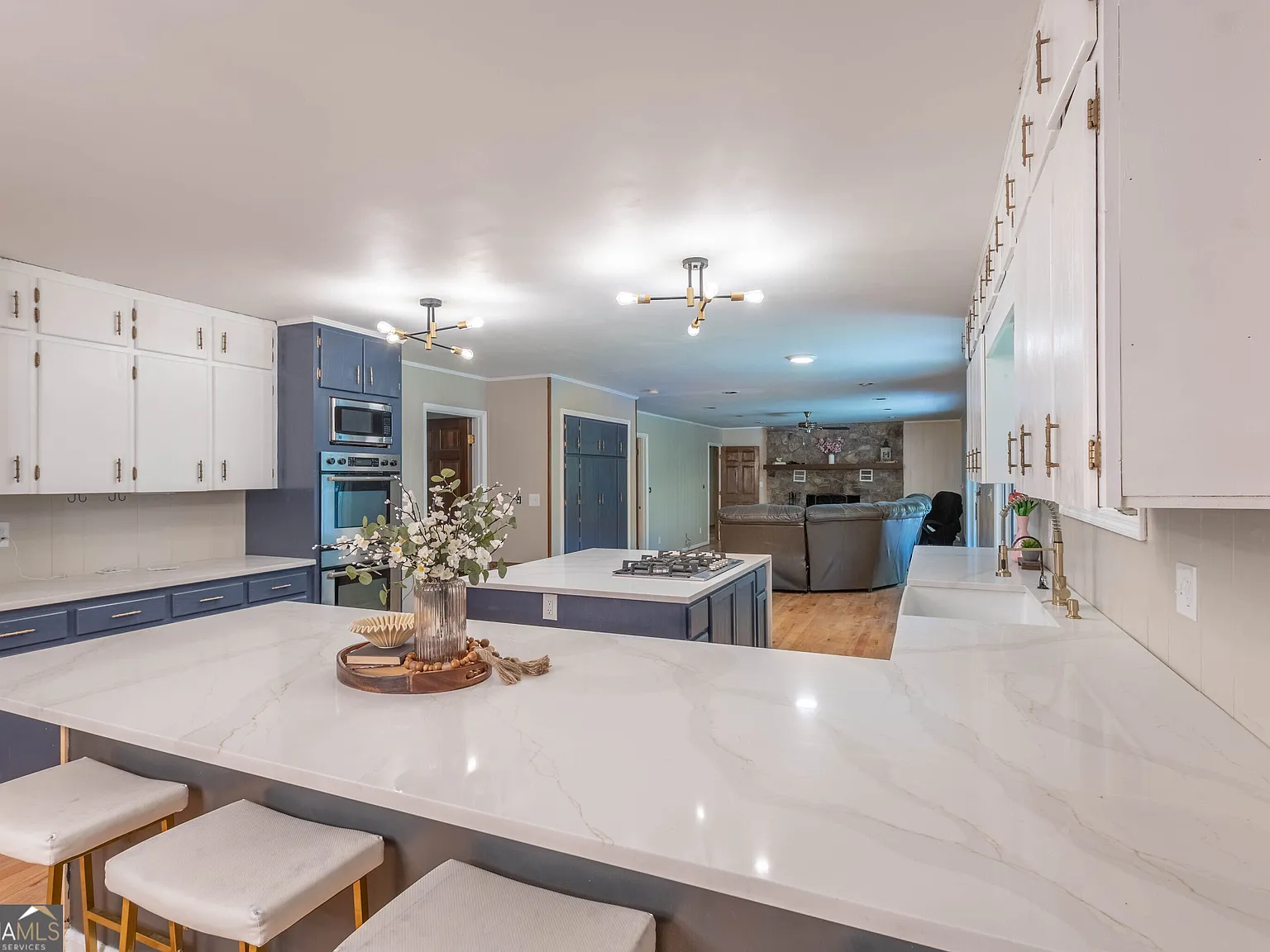 5 bed, 4.5 bath, 6107 sqft, $2,500 — Photo 4