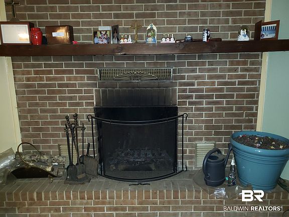 3rd image of 7774 Claremont Dr