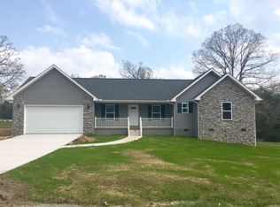 221 Premier Dr, Crossville, TN 38555