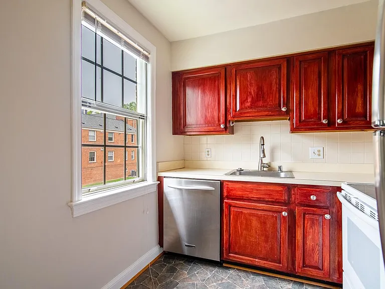 2405 Arlington Blvd #202 — Photo 6