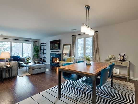 5th image of 901 Hinman Ave APT 2B