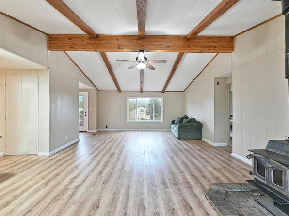 1330 Glenbrook Loop Rd, Riddle, OR 97469