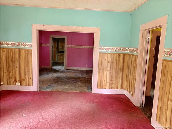 3rd image of 302 E Bailey Ave