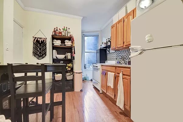 1st image of 1273 1st Ave #5