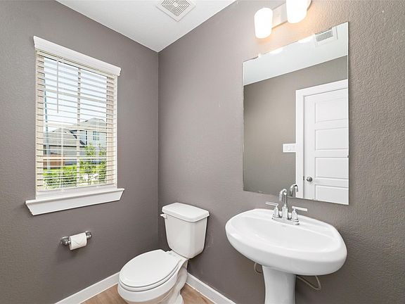 5th image of 8326 Royal Breeze Dr
