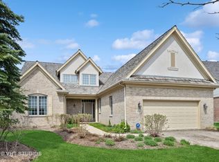 1928 Wyndham Cir, Glenview, IL 60025