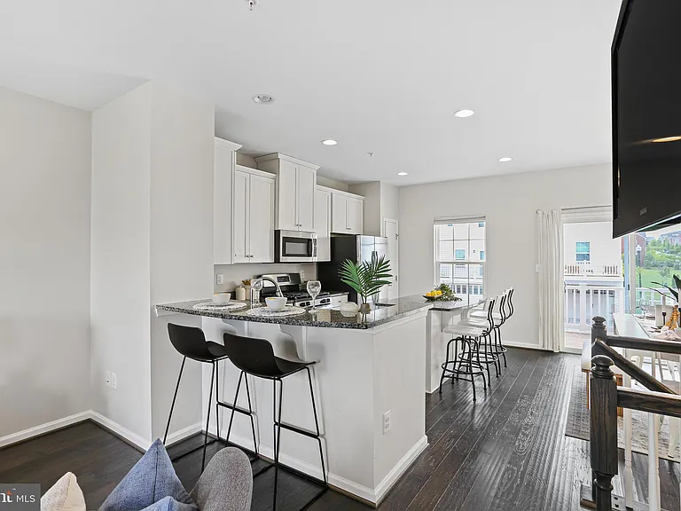 7610 Golden Slumber Ln — Photo 10
