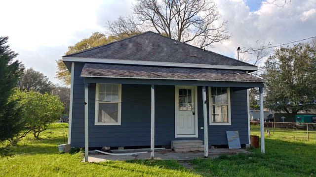 1st image of 225 E 2nd St