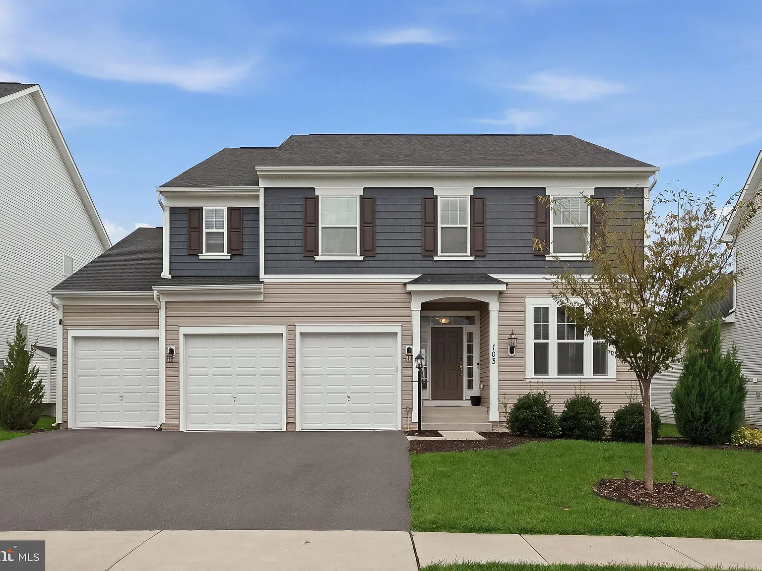 4 bed, 4.5 bath, 4342 sqft, $4,000 — Photo 2