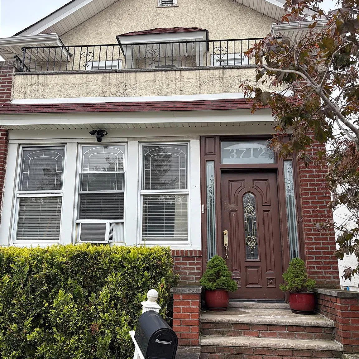 2 bed, 1.0 bath, 2166 sqft, $2,800 — Photo 1
