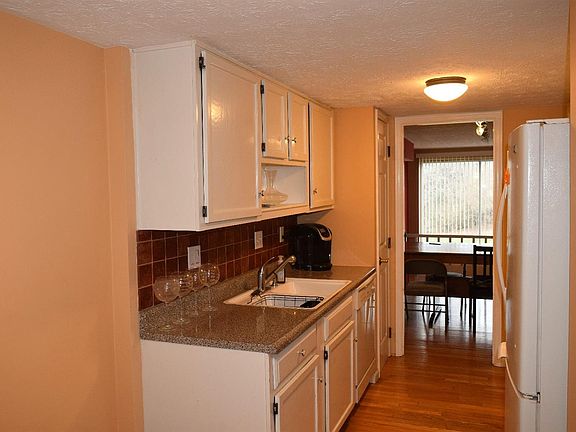 2nd image of 10835 Lakehurst Ct