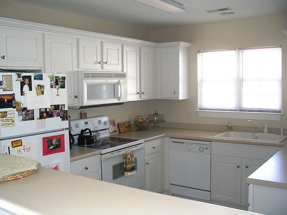 3rd image of 5039 Glen Cove Dr