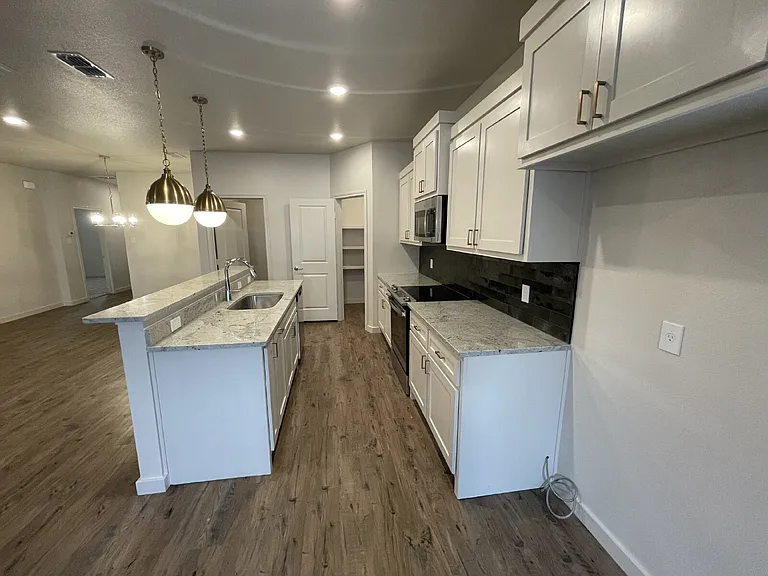 10902 Aberdeen Ave — Photo 6