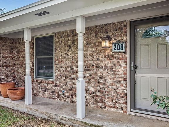 4th image of 208 Towne West Dr