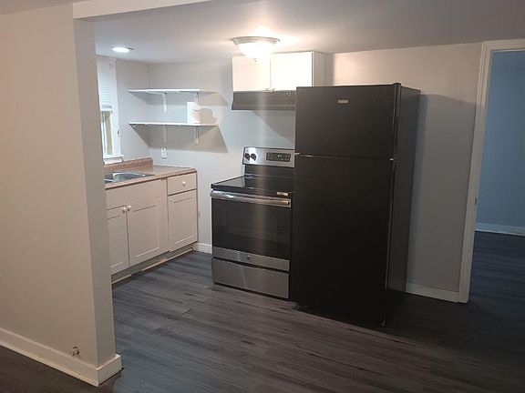 2nd image of 290 Henry St SE #C