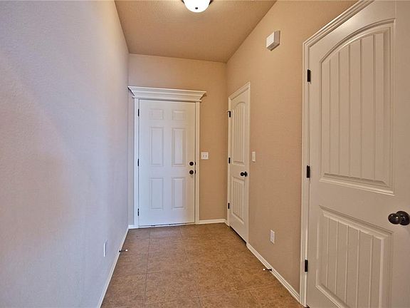 5th image of 909 Oakwood Ln