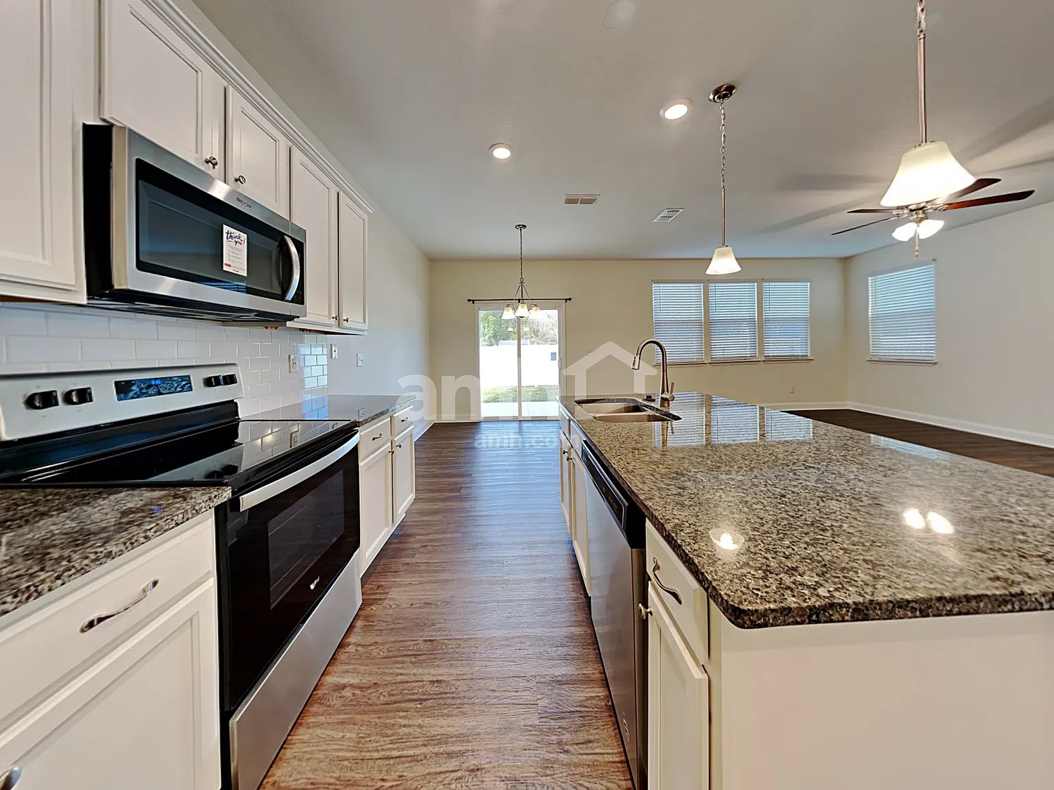 3 bed, 2.5 bath, 1838 sqft, $1,970 — Photo 4