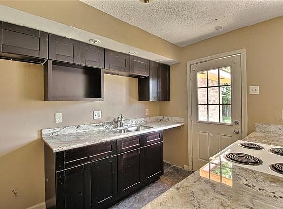 3rd image of 2816 Williamsburg Dr