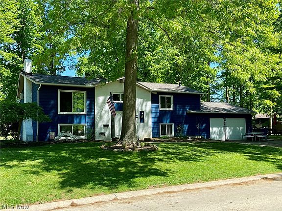 2nd image of 825 Valley Dr