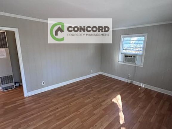 3rd image of 1008 Dillard St