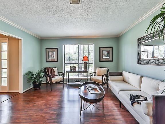 5th image of 15210 Stoneyview Dr