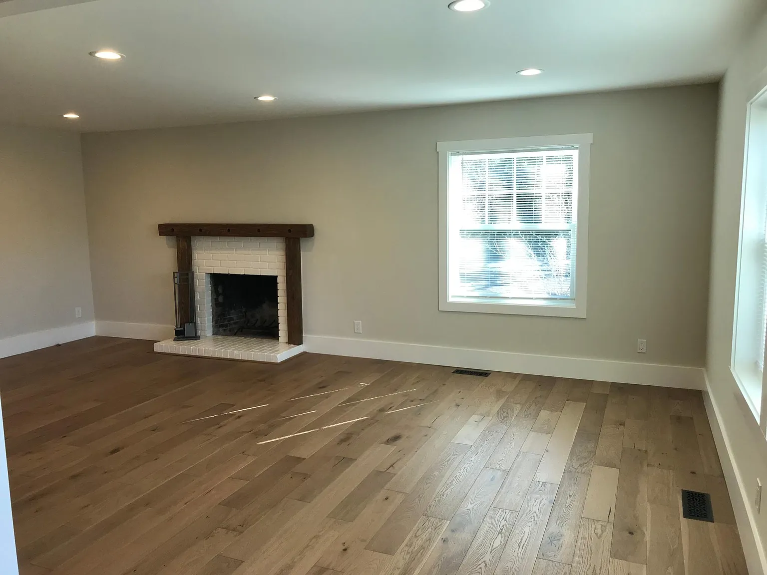 2 bed, 1100 sqft, $3,950 — Photo 2