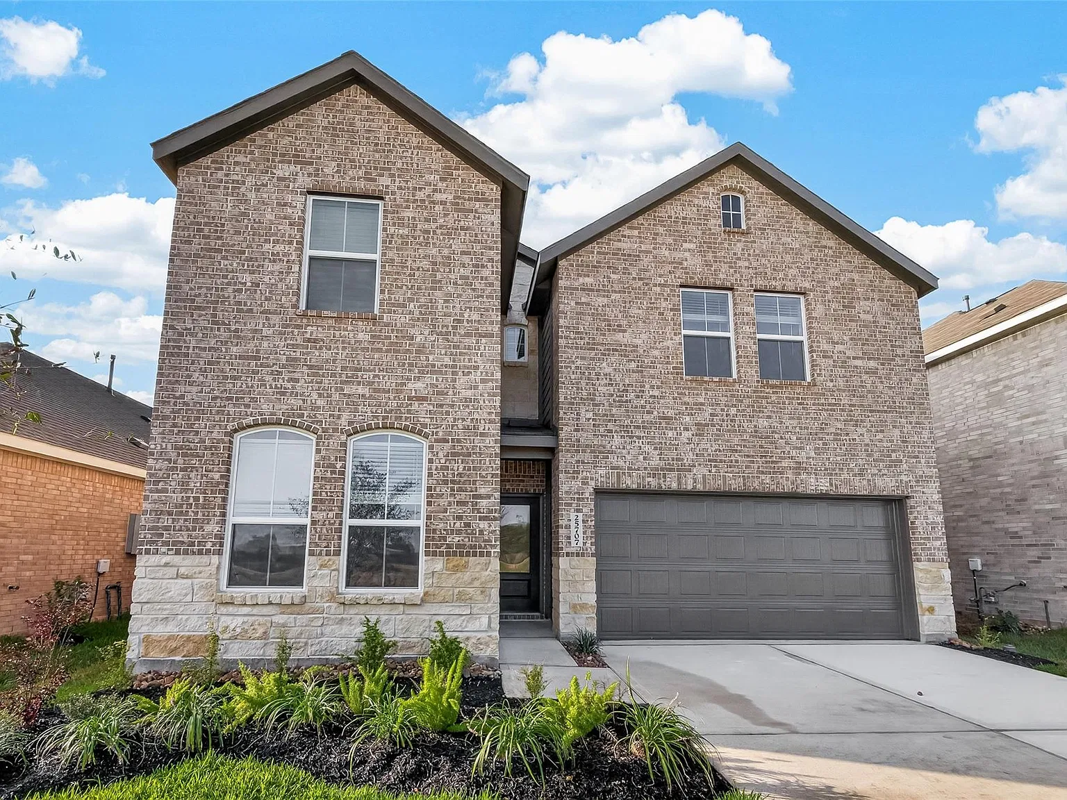 5 bed, 3.0 bath, 2943 sqft, $3,900 — Photo 3