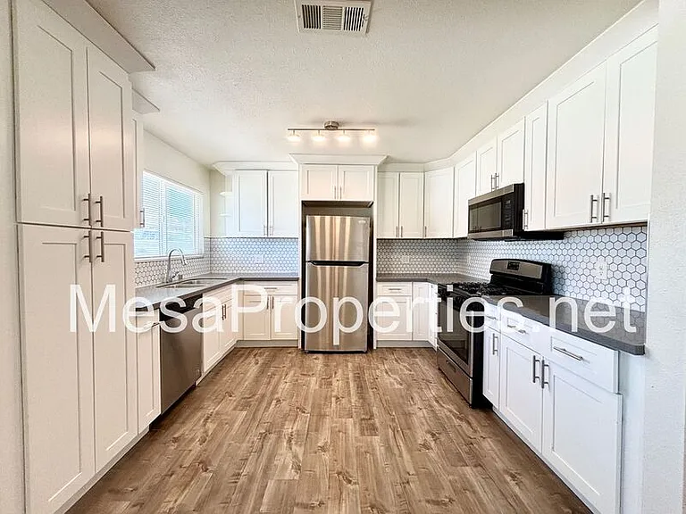 820 Caliente Dr — Photo 6