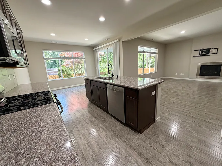 9229 5th Dr SE — Photo 3