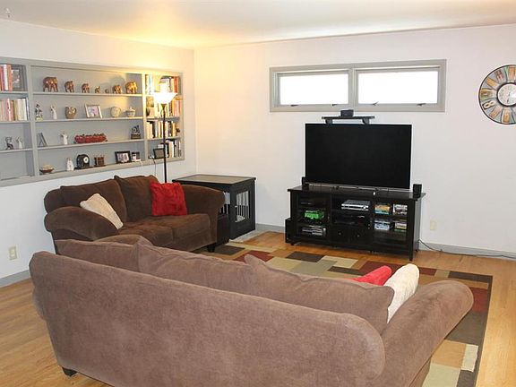 3rd image of 143 Katherine Dr NE
