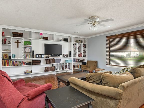 3rd image of 216 W Roosevelt Ave