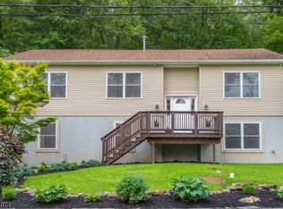 11 Ledgewood Rd, Lake Hopatcong, NJ 07849