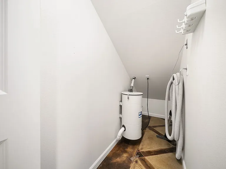 2525 Gail Pl — Photo 40