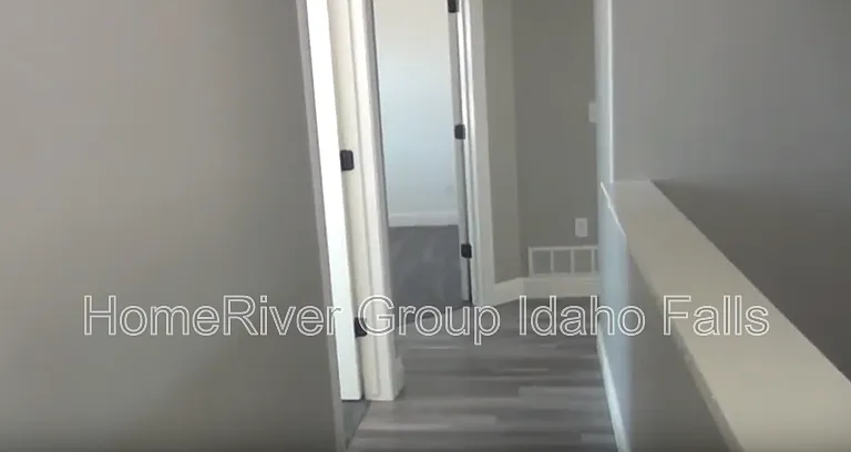 3131 Capri Dr — Photo 6